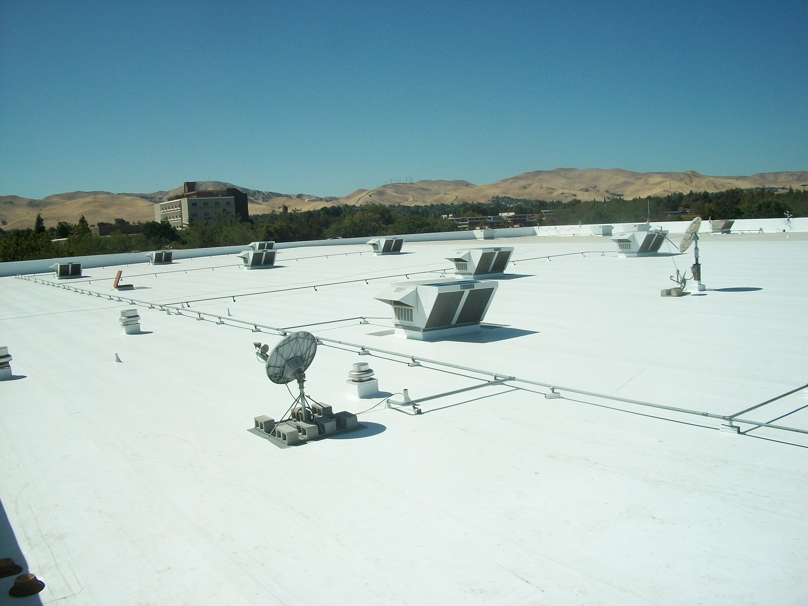 Roofing systems for commercial and residential buildings